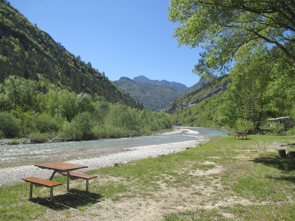 Отель Les Acacias Vercheny Экстерьер фото